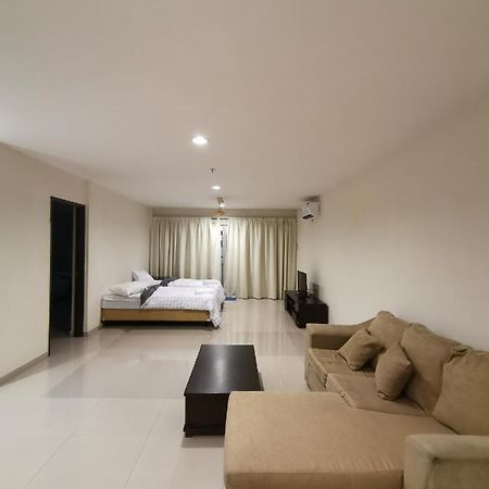 Spacious & Homey Apartment At Marina Island By Jomy Homestay Lumut Exterior foto