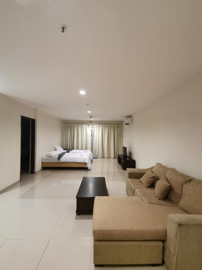 Spacious & Homey Apartment At Marina Island By Jomy Homestay Lumut Exterior foto