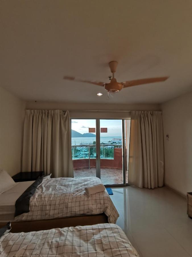 Spacious & Homey Apartment At Marina Island By Jomy Homestay Lumut Exterior foto