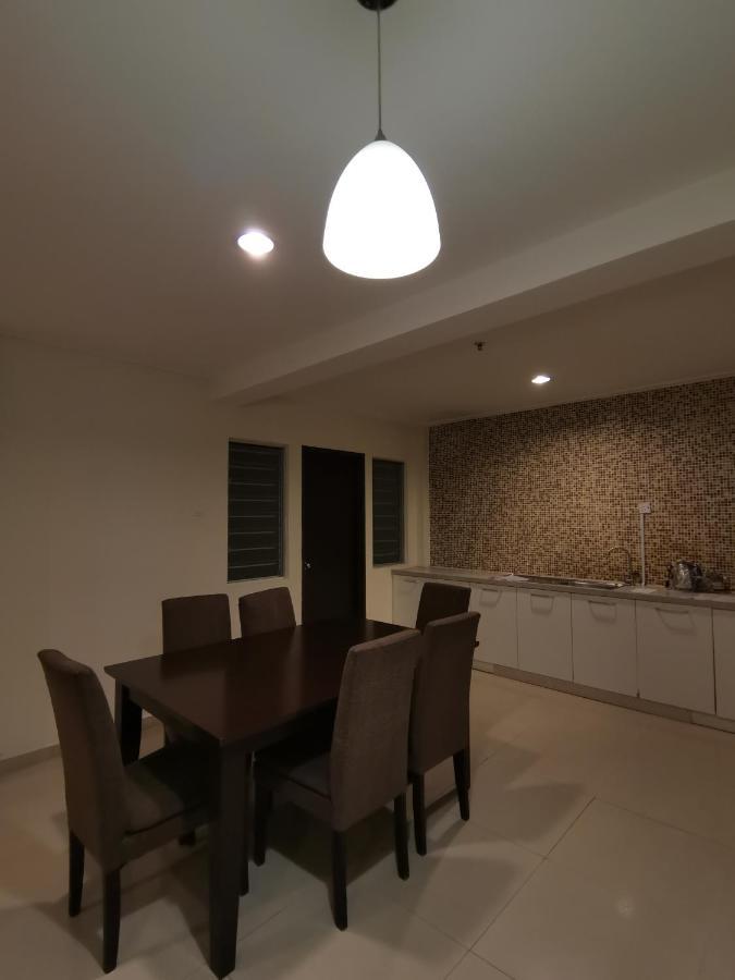 Spacious & Homey Apartment At Marina Island By Jomy Homestay Lumut Exterior foto