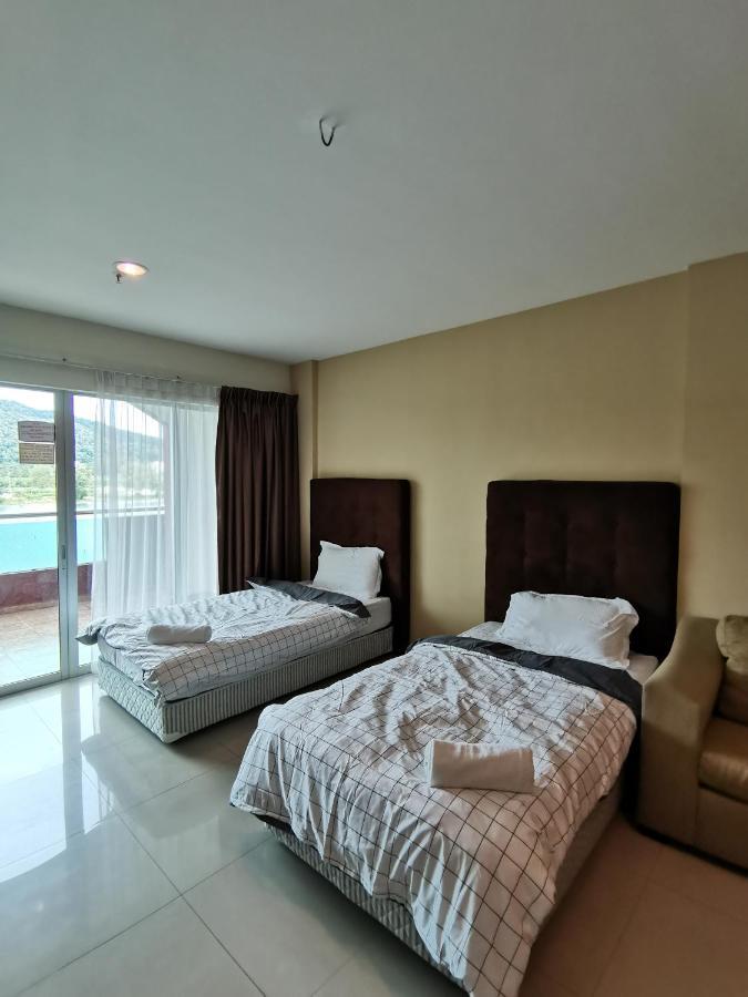 Spacious & Homey Apartment At Marina Island By Jomy Homestay Lumut Exterior foto