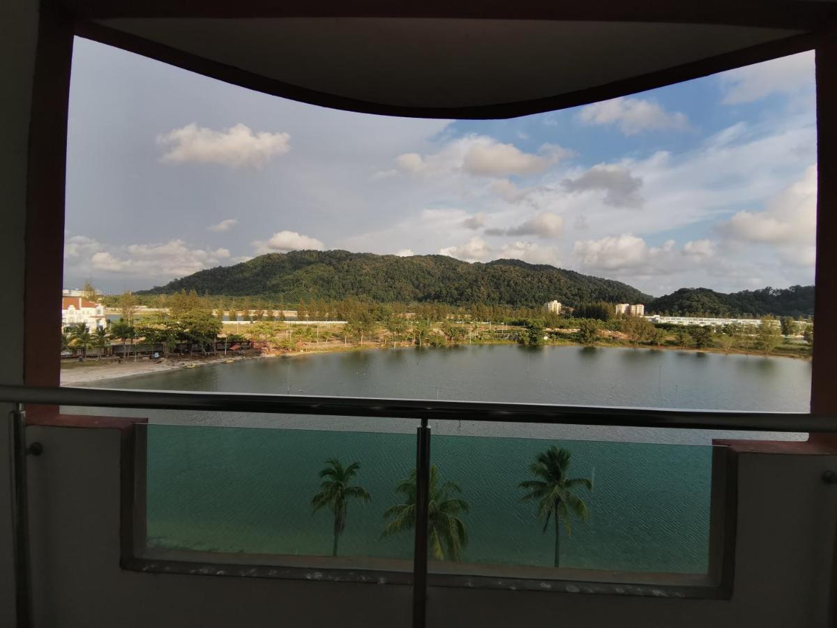 Spacious & Homey Apartment At Marina Island By Jomy Homestay Lumut Exterior foto