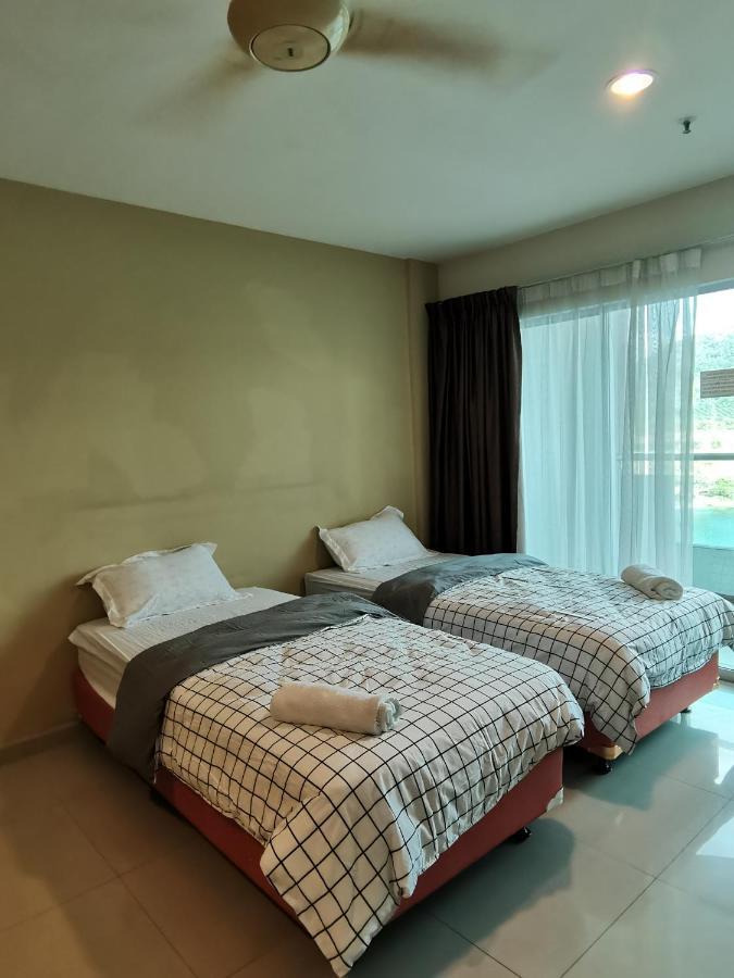 Spacious & Homey Apartment At Marina Island By Jomy Homestay Lumut Exterior foto