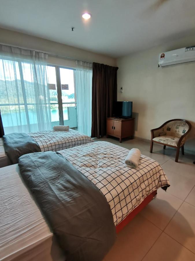 Spacious & Homey Apartment At Marina Island By Jomy Homestay Lumut Exterior foto