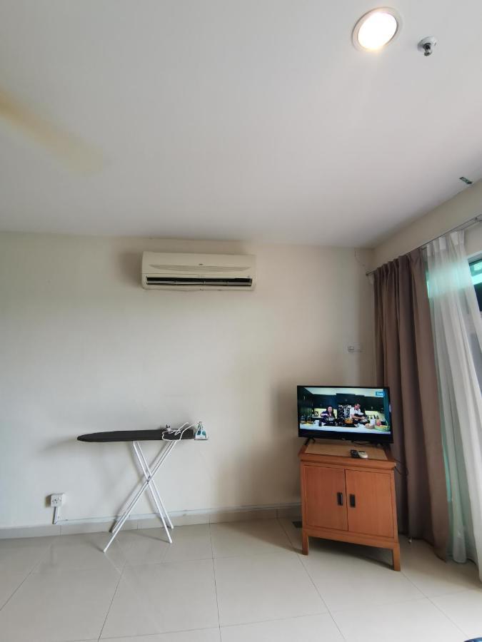 Spacious & Homey Apartment At Marina Island By Jomy Homestay Lumut Exterior foto